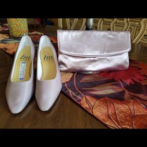 Size 5! Used once! Light pink pumps and handbag!